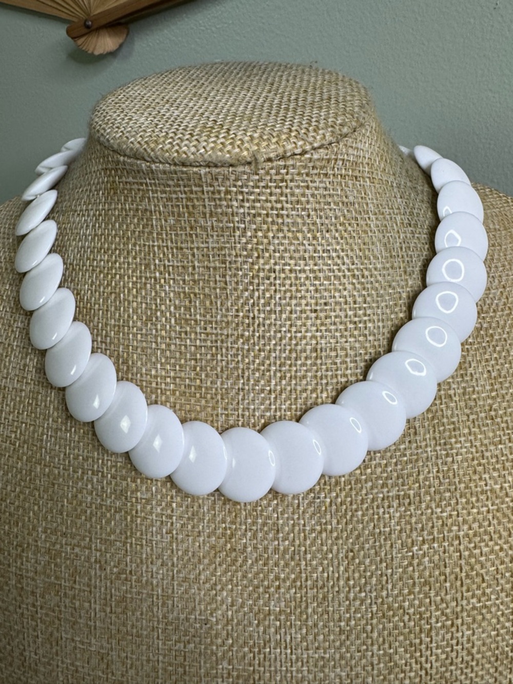 Avon 1982 White Newport Necklace Glossy Acrylic Discs With Box New Old Stock